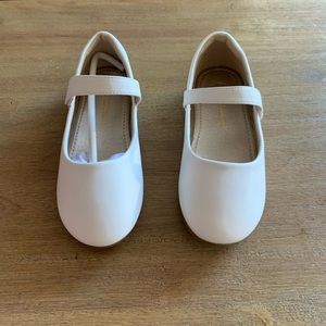 Girls white dress shoes